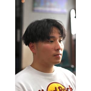 センターパート×緩めカールスタイル