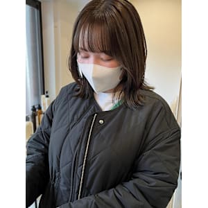 オリーブカラーのレイヤーボブ【坂口恵梨子】