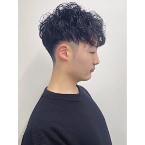 スパイラルパーマ フェードカット 簡単スタイリング