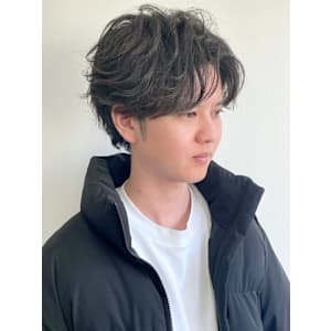 センターパートウルフ ニュアンスパーマ 黒髪ミディアム