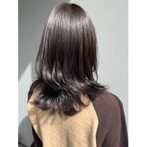 暗髪カラー グレージュ レイヤーカット 外ハネミディアム