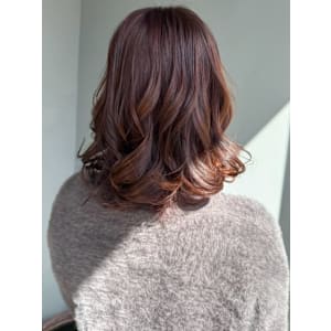 マロンブラウン ミディアムヘア 20代 30代 コテ巻き