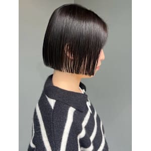 暗髪グレージュカラー ぱつっとボブ 艶髪 ダメージレス