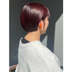 ワインレッド 丸みショートボブ ダメージレスカラー