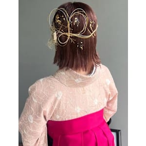 着物 ボブアレンジ タイトヘア 水引き 金箔 袴ヘア