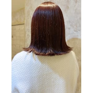 チェリーレッド 暖色系カラー 外ハネアレンジ 髪質改善
