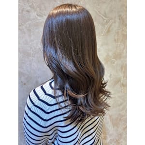 オリーブベージュ 透明感カラー 艶カラー セミロング
