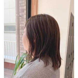 オリーブベージュ