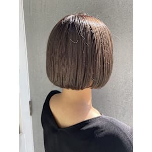 ナチュラルブラウン×ショートボブ