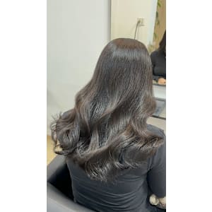 韓国風 巻き髪 艶カラー