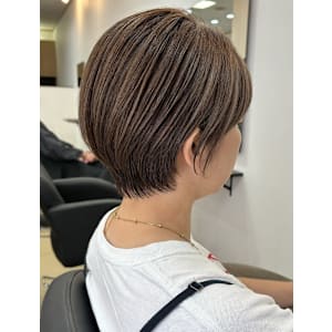 フェザーショート/くすみベージュ/細めハイライト/20代30