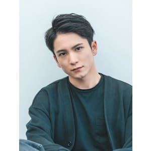 スーツ黒髪ショートマッシュ爽やかツーブロックゆるパーマ