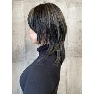 ミディアム ウルフカット ハイライト アッシュカラー