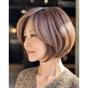 前下がりショートボブ＋ハイライト白髪ぼかし