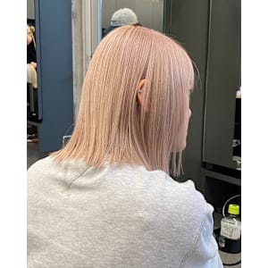 ホワイトベージュ/ブリーチ/ナチュラルハイトーン/外ハネ