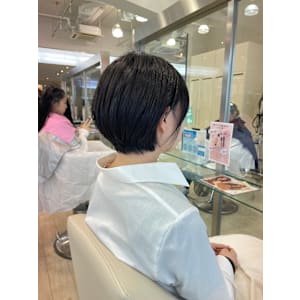 丸みショート　round short haircut