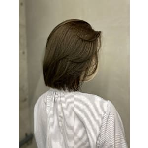 オリーブベージュ/ブリーチなしカラー/ミディアムヘア