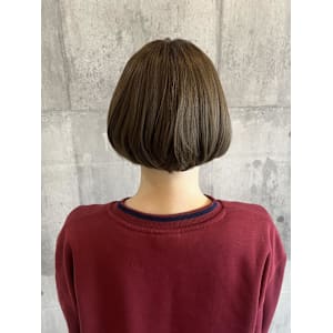 伸ばし中のショートボブ«ARCH Sayaka»