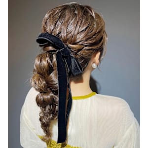 編み下ろしポニースタイル