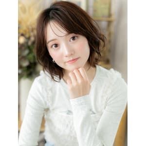 小顔ボブパーマ外ハネカールミディアムウルフ　くすみベージュ