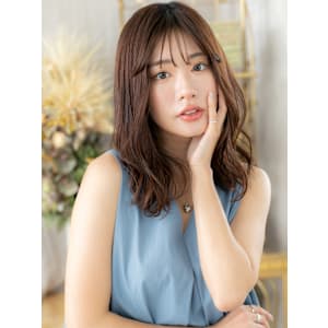 抜け感ミディアムレイヤーカットウェットヘア　マロンベージュ