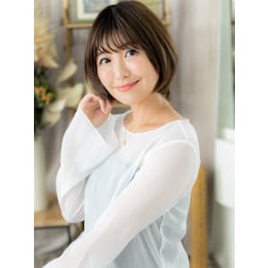 黒髪アースカラーナチュラル丸みマッシュボブ　刈上げボブ