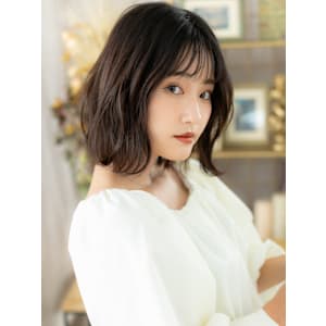 乾かすだけ大人可愛い黒髪ゆるふわボブパーマ　くすみベージュ