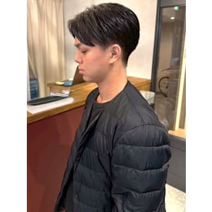 20代 黒髪 ツーブロック 刈り上げ マッシュショート