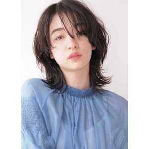 黒髪シースルーバンクのウルフレイヤー/ハッシュカット 