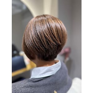 首元スッキリショートボブ×明るめブラウン