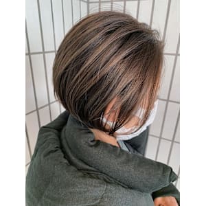 グレーベージュ