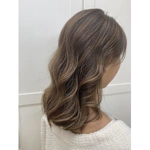 【ミルクティーベージュ】