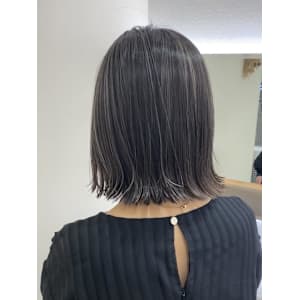 コントラストハイライトグレージュ