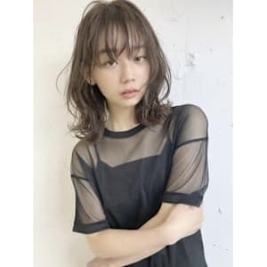 くびれミディ×ハイライトボブウルフ　ウルフカット