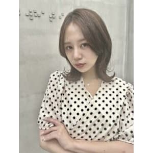 前髪長めのくびレイヤーウルフ　ウルフカット