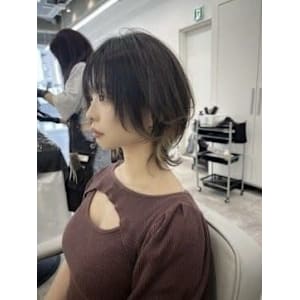 イヤリングカラー×ウルフカット　ウルフ　ネオウルフ