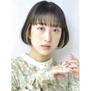 ぱつんとバングミニボブ/インナーカラーベージュ