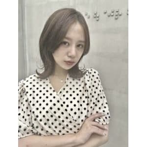 前髪長めのくびレイヤーウルフ　ウルフカット