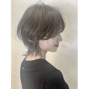大人ネオウルフくびレイヤーミディアムウルフ　ウルフカット