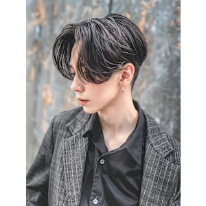 王道メンズニュアンスパーマ外ハネ無造作ハイトーンカラー