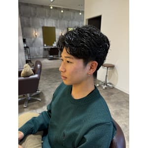 『メンズパーマ』スッキリとしたシルエット