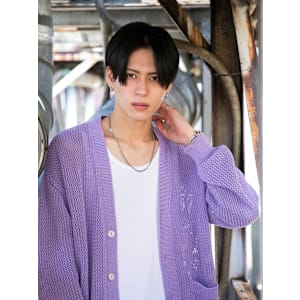 前下がり毛流れセンターパートミディアムモテ髪