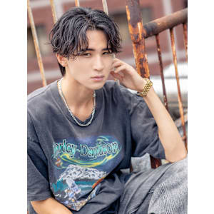 スパイラルパーマ×センターパート