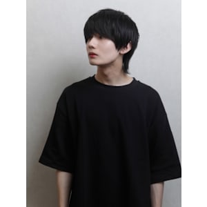 アレンジ自在の重めさらさらマッシュヘア