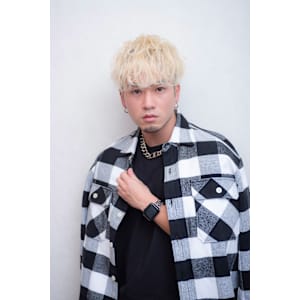 ホワイトベージュカラー×ゆるふわメンズパーマ