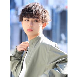 ツーブロックツイストスパイラル×モードっぽいメイク