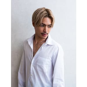 大人の男の色気×アレンジ自在の旬なセンターパート