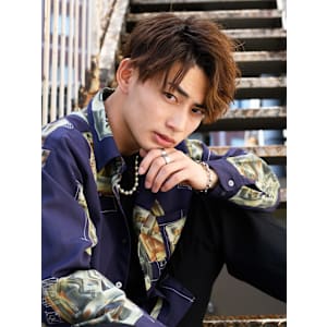 アップバングマッシュツーブロック