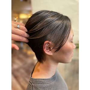 サイド刈上げ女子