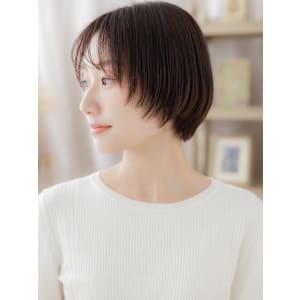 小顔シースルーバングショートカットレイヤー　フェザーショート